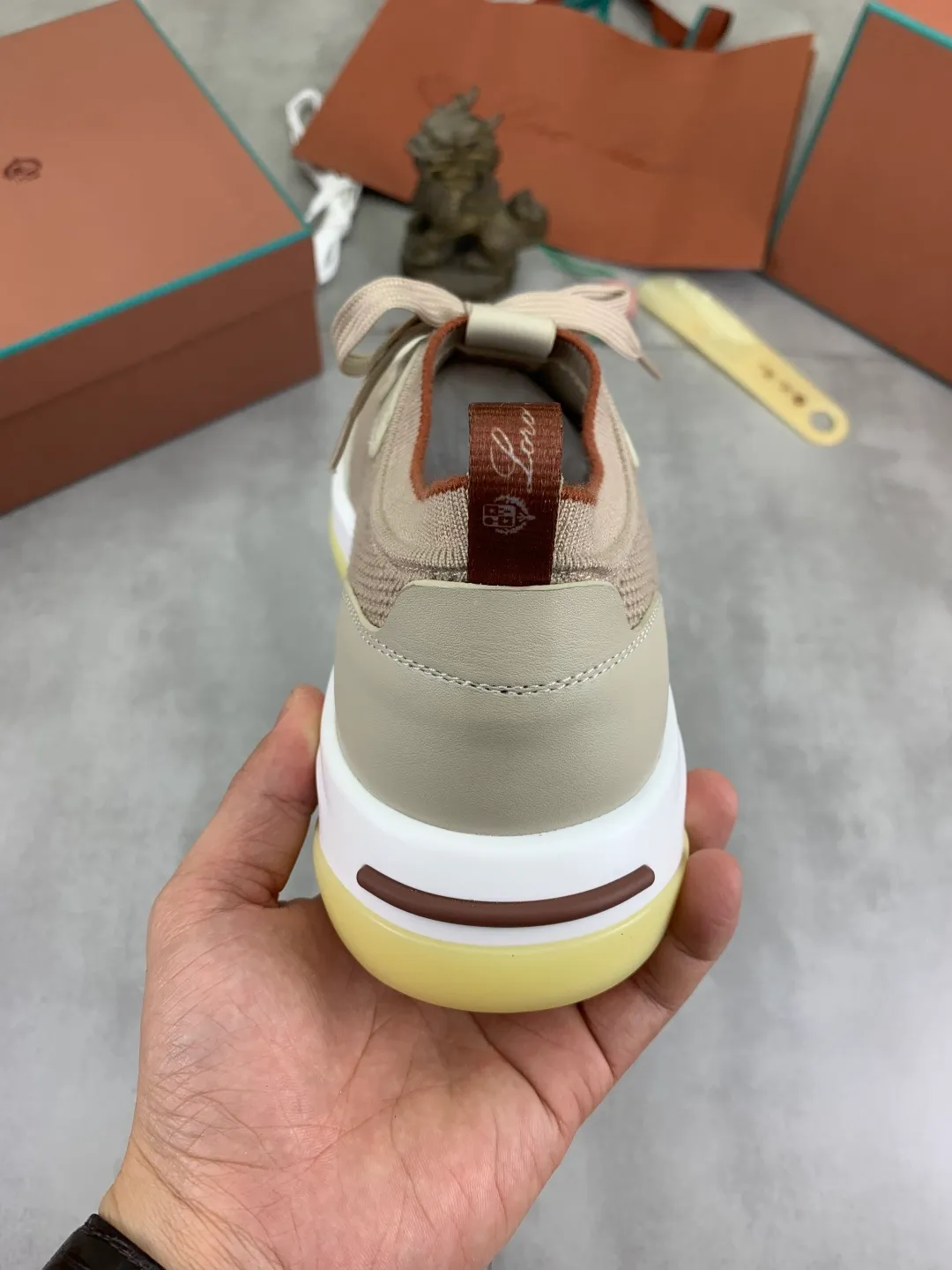 Men's Men's Shoes 💰P620 New 💰High Quality Latest Casual Shoes Loro Piana 💯Top Authentic Grade💯Buy the original 1:1 copy💯 Founded the existing Loro Piana company on April 24, 1924. It is now the sixth generation of family business, providing top quality products to customers who are discerning about taste and quality. Imported original fly woven fabric with cowhide fabric, plain calfskin lining, hand-stitched thread with cowhide feet, original packaging, code number: 38-44 (customized for 45 and 46), seven colors available